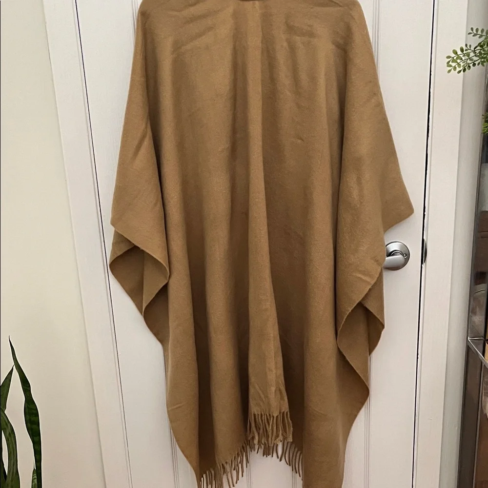 Gorgeous Tan/Beige Wool Fringed Poncho Shawl - Picture 4 of 4